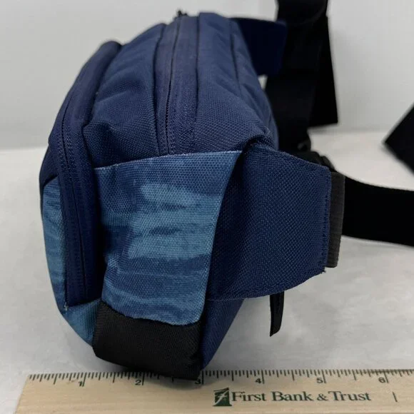 Quiksilver Navy Blue Fanny Pack Belt Bag Adjustable Strap Water-Resistant Zipper - Picture 14 of 16